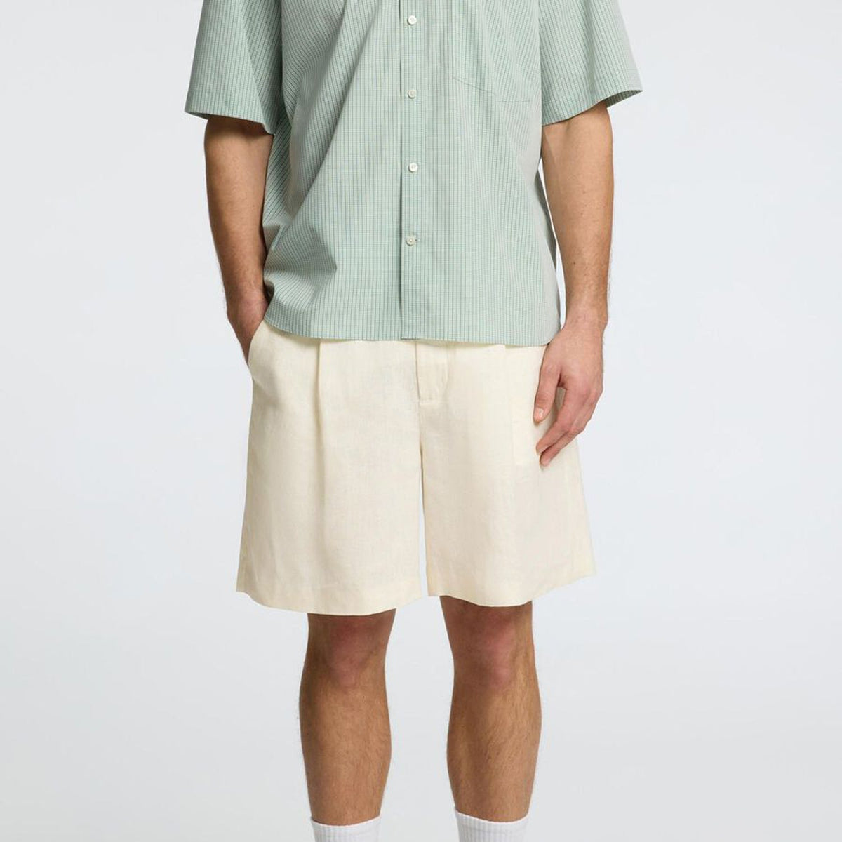 Selected Loose-Wyatt Linen Bermuda Shorts: Egret