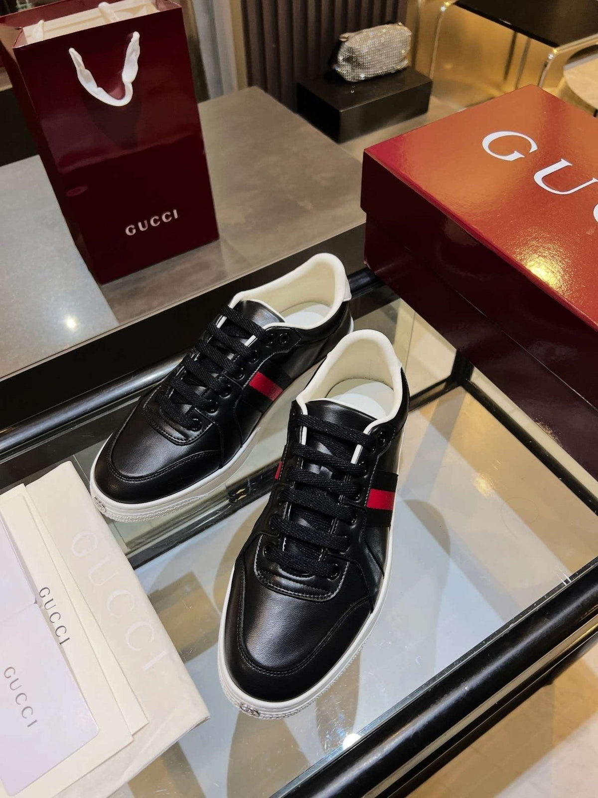 Gucci Green and Red Stripe Low-Top Sneakers - Rounded Toe